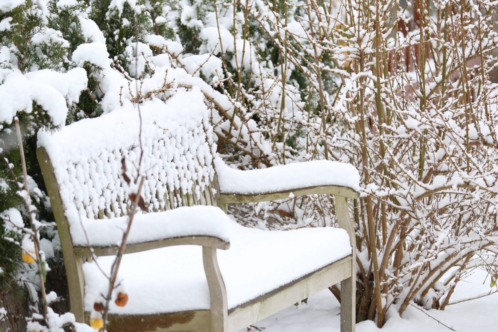 HOW TO CARE FOR YOUR OUTDOOR WOODEN FURNITURE THIS WINTER
