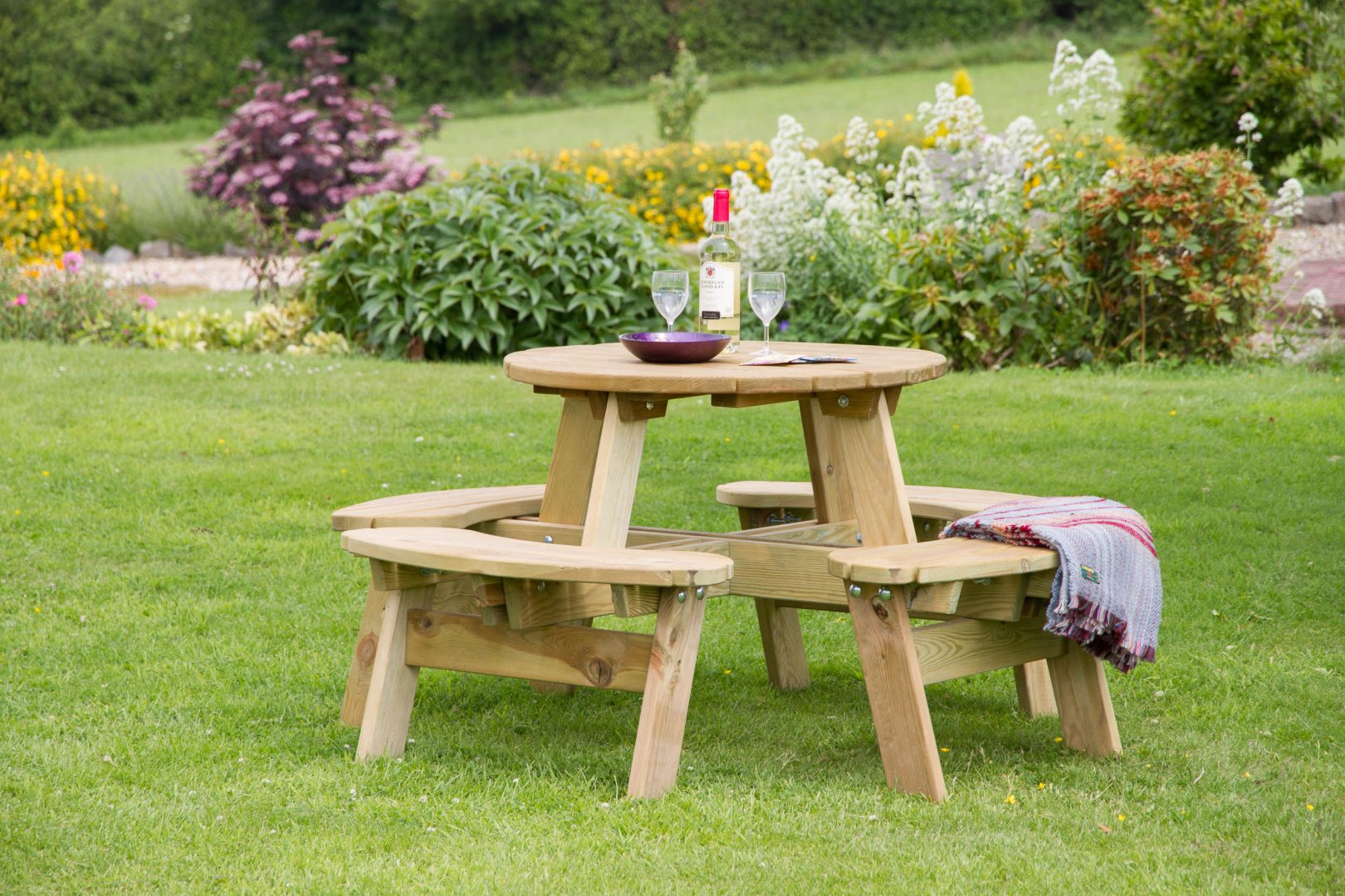 Katie Round Picnic Table