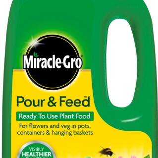 Miracle-Gro Pour & Feed Plant Food 1L